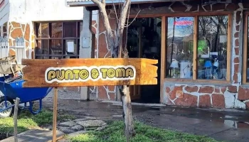 Casa de electricidad punto y toma - Aluminé