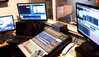 Radio MileNiuM 94.5 - Almte. Brown