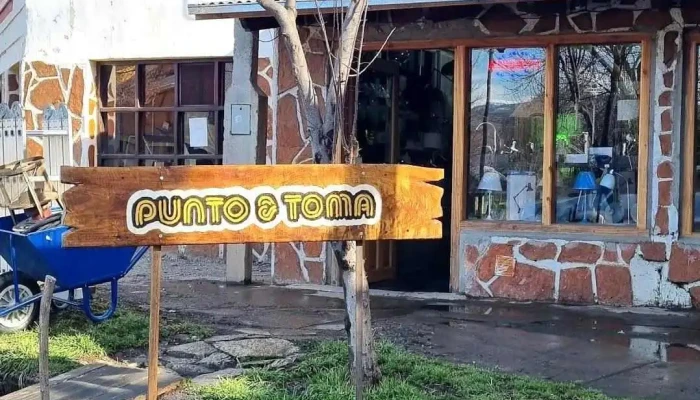 Casa de electricidad punto y toma - Aluminé