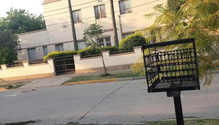 Escuela Dr Simón De Iriondo - Roque Sáenz Peña 3500-3598