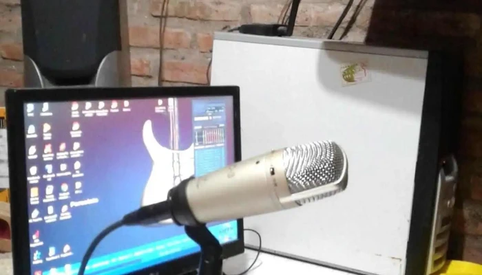 Fm Alternativa 915 Mhz Del Propietario - Fernández