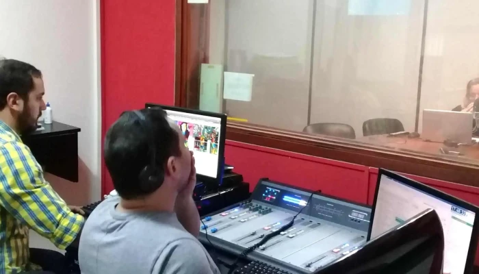 Radio Unne 997 Mhz Cerca De Mi - Corrientes